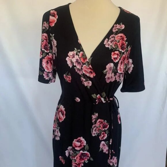 & harmony Dresses & Skirts - Chic Black and Pink Floral Maxi Dress